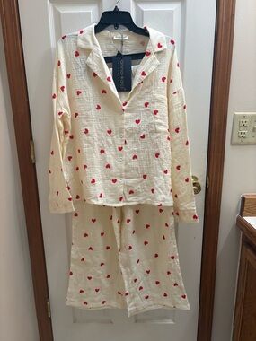 NWT 100% cotton Anna-Kaci Cream Pajama Set with Red Heart Print